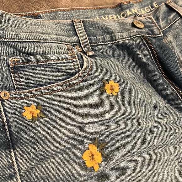 American Eagle Denim Mom Shorts with yellow flowers size 10 - Picture 2 of 5